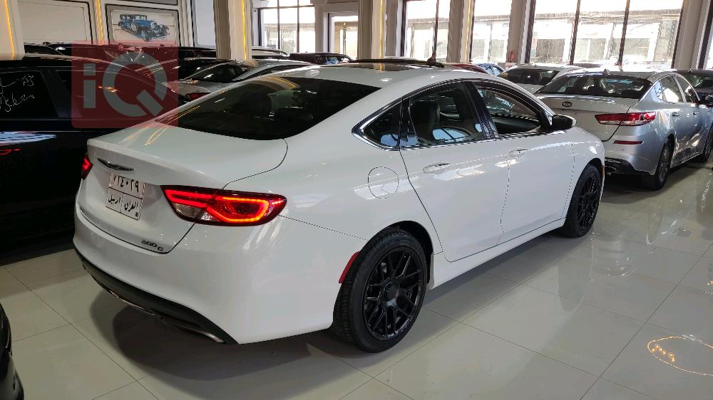 Chrysler 200